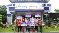 Bank Jateng Rembang menyerahkan hadiah Undian Tabungan Bima Periode I Tahun 2025 Selasa 21 Januari 2026 (foto: Bank Jateng) Bank Jateng Rembang menyerahkan hadiah Undian Tabungan Bima Periode I Tahun 2025 Selasa 21 Januari 2026 (foto: Bank Jateng)