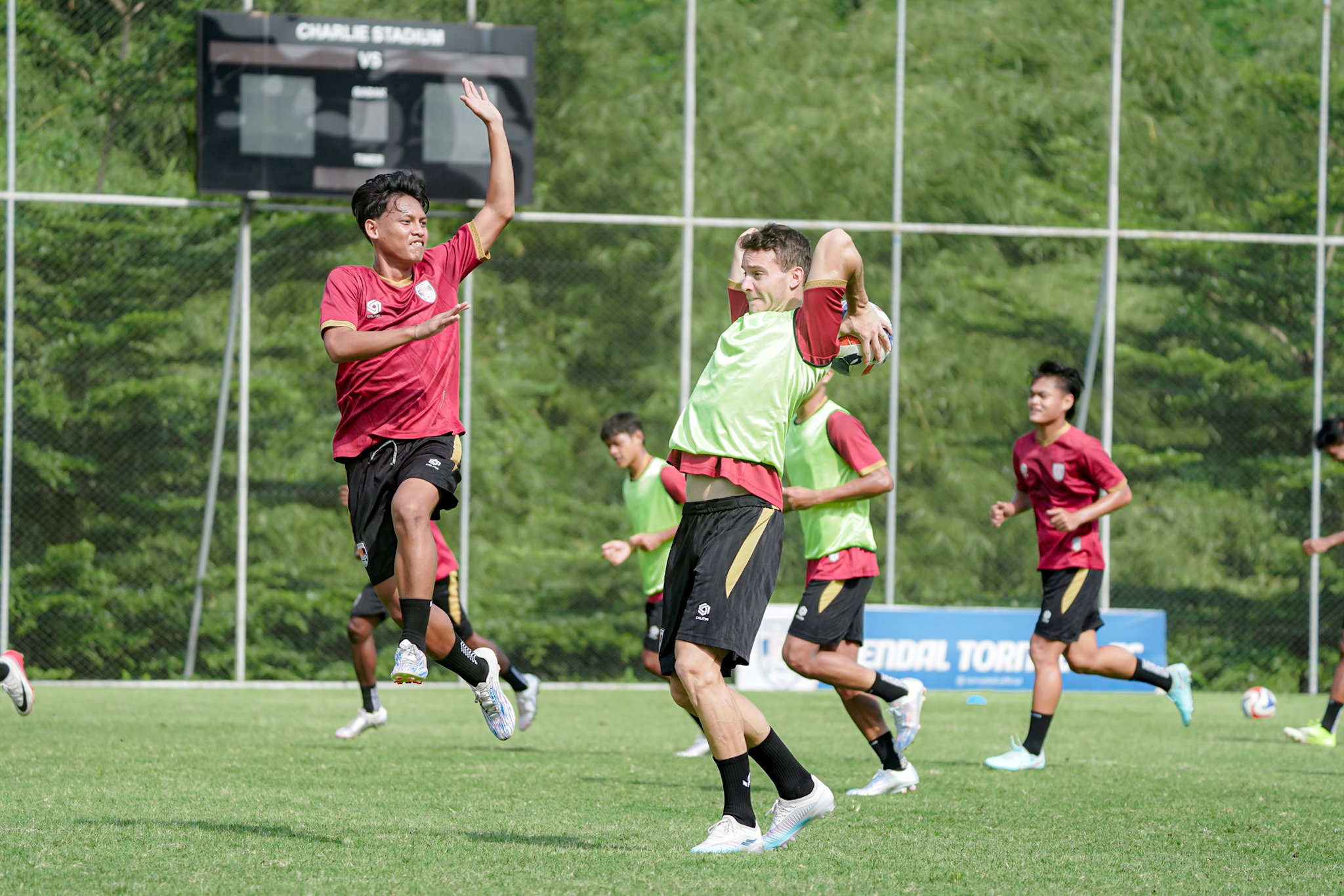 Kendal Tornado FC saat latihan. (matasemarang.com/Lia dina)