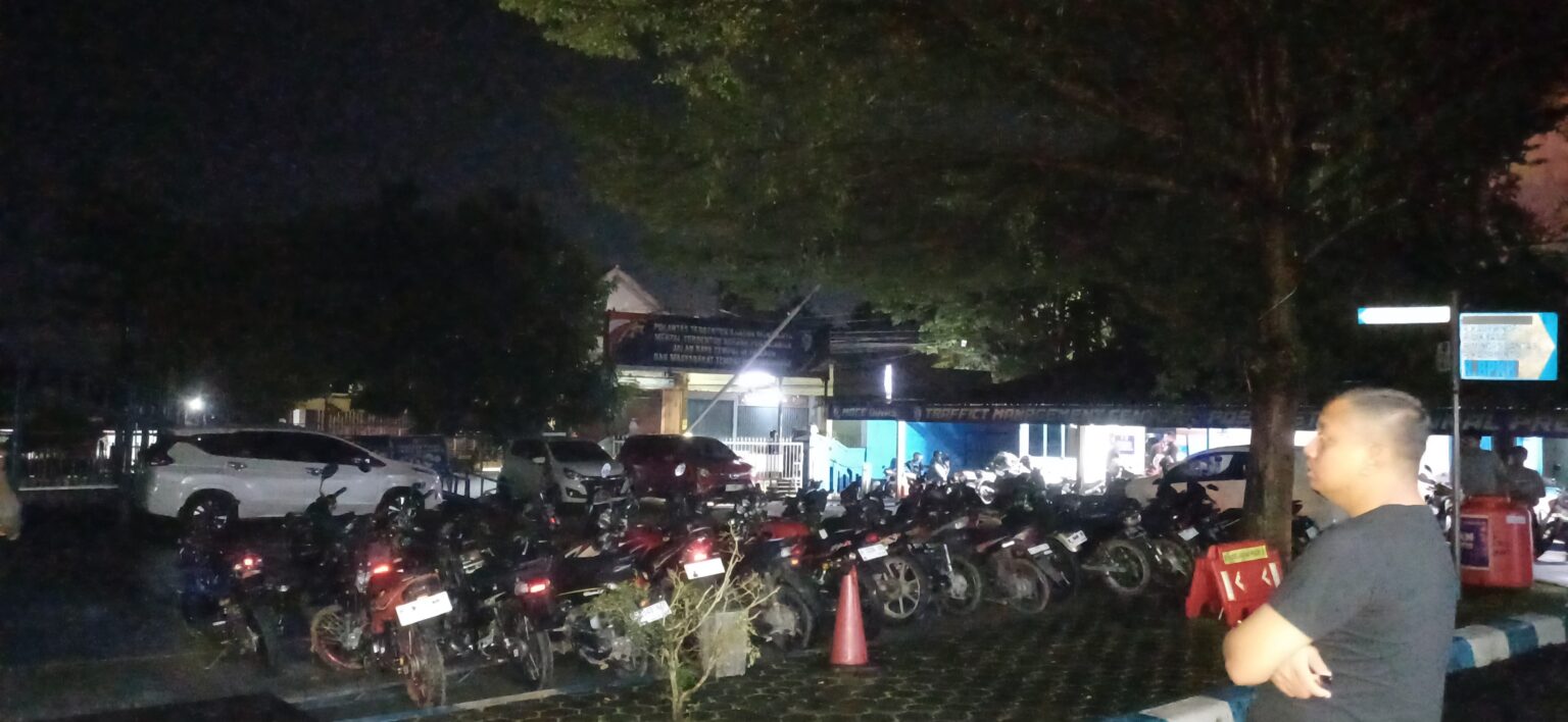 Petugas Sat Lantas Polres Semarang mengamankan puluhan motor balap liar (foto: Polres Semarang)