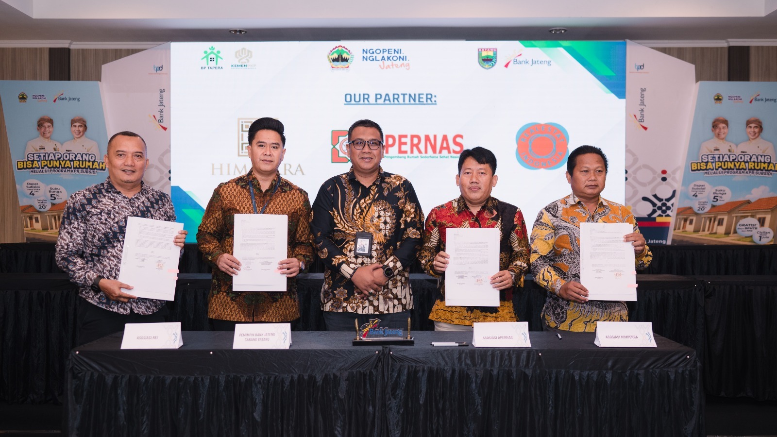 Bank Jateng menggandeng 40 pengembang perumahan untuk sukseskan Program 3 Juta Rumah (foto: Bank Jateng) Bank Jateng menggandeng 40 pengembang perumahan untuk sukseskan Program 3 Juta Rumah (foto: Bank Jateng)