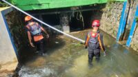 Tim SAR gabungan melakukan pencarian korban hanyut di Sungai Gung Tegal. Kamis 5 Februari 2026 (foto: Basarnas Semarang)