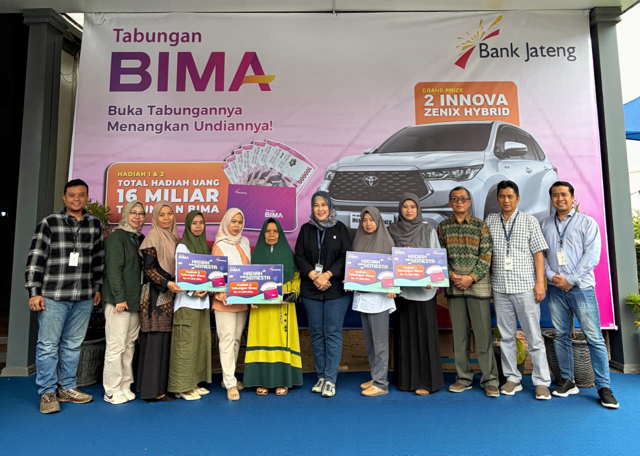 Suasana seremoni penyerahan hadiah Undian Tabungan BIMA di Kantor Bank Jateng Pemalang (foto: Bank Jateng) Suasana seremoni penyerahan hadiah Undian Tabungan BIMA di Kantor Bank Jateng Pemalang (foto: Bank Jateng)