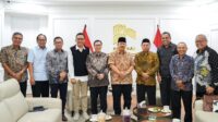 Rektor Unsoed Prof. Akhmad Sodiq bersama Menteri PPN Rachmat Pambudy dalam pertemuan strategis di Kantor Bappenas (foto: Humas Unsoed)
