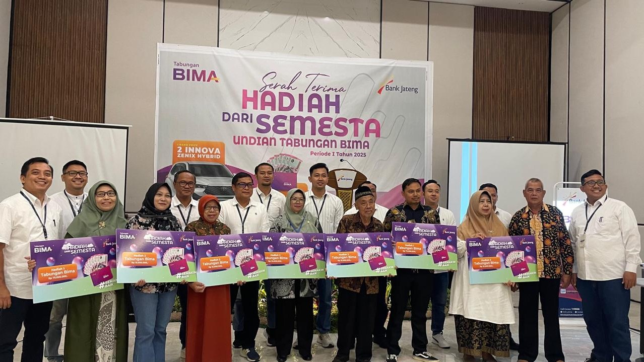 Suasana penyerahan hadiah Undian Tabungan Bima Bank Jateng Cabang Blora Jumat 23 Januari 2026 (foto: Bank Jateng) Suasana penyerahan hadiah Undian Tabungan Bima Bank Jateng Cabang Blora Jumat 23 Januari 2026 (foto: Bank Jateng)