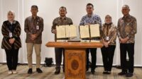 irektur Utama Bank Jateng Irianto Harko Saputro bersama Bupati Pemalang Anom Widiyantoro menandatangani kesepakatan bersama di Pemalang, Selasa 27 Januari 2026 (foto: Bank Jateng)