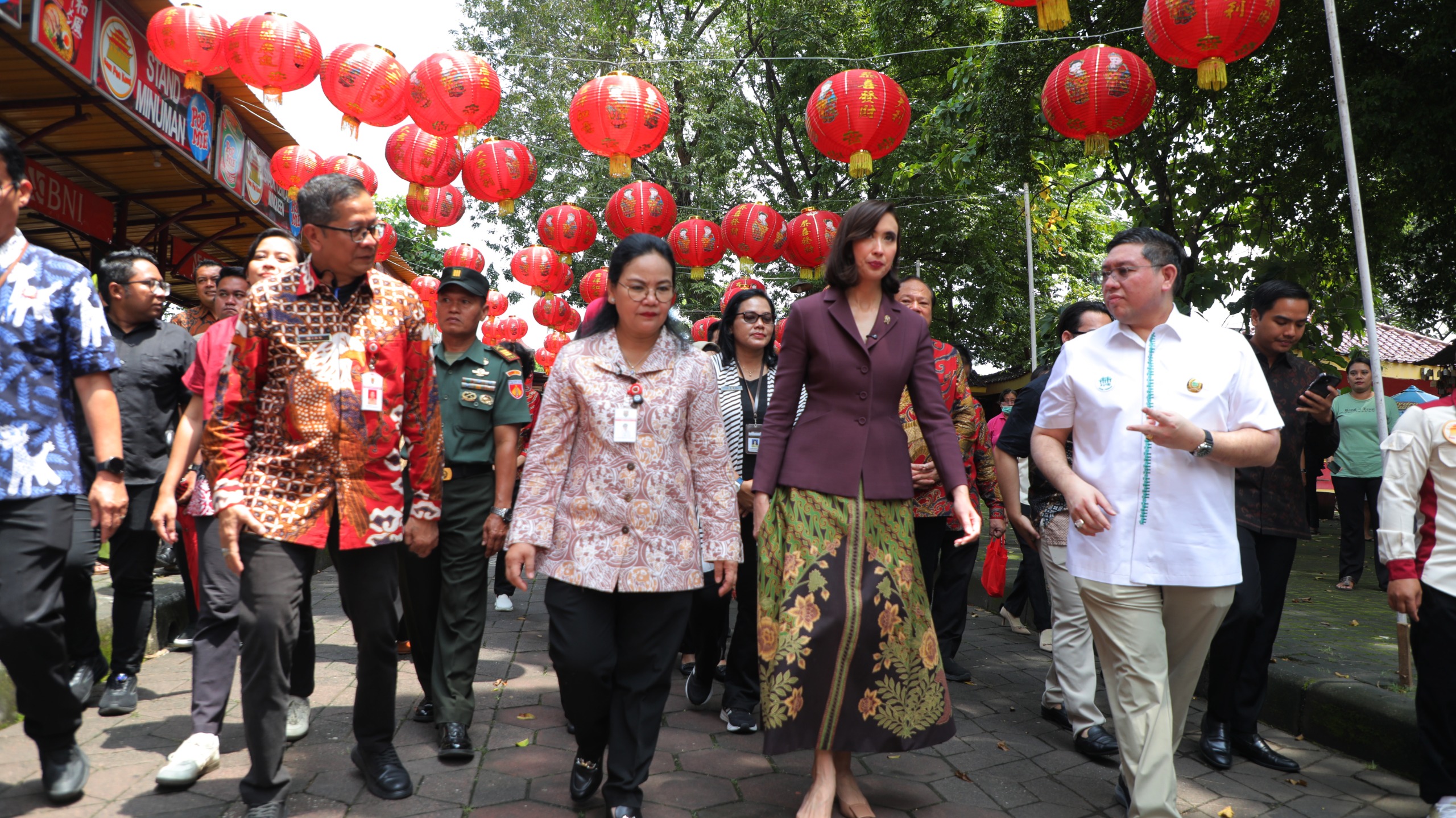 Wali Kota Semarang saat mendampingi Menteri Pariwisata meninjau Sam Poo Kong. (matasemarang.com/Lia Dina)