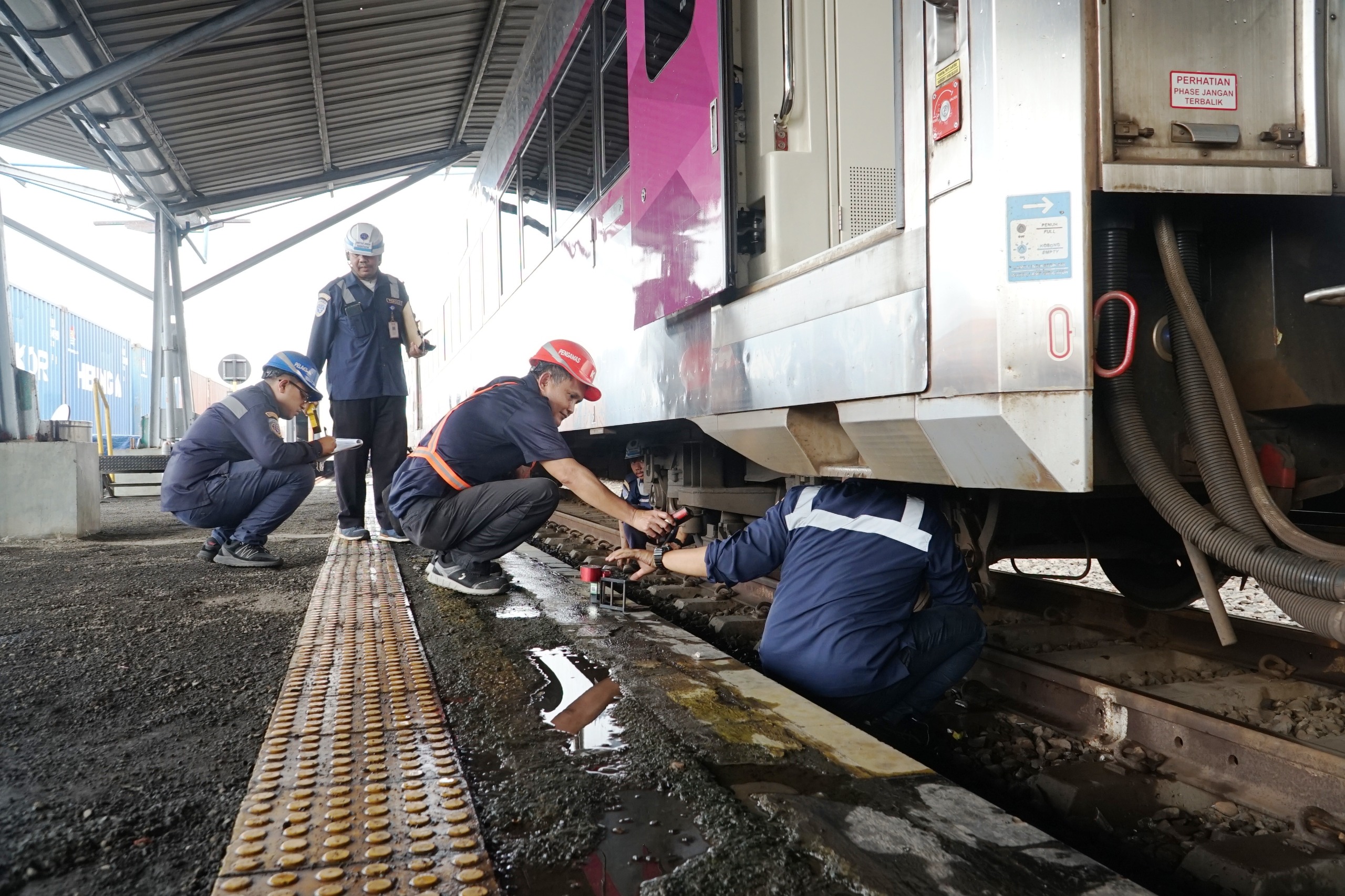Ramp Check kereta api di daop 4 Semarang. (matasemarang.com/Lia Dina)