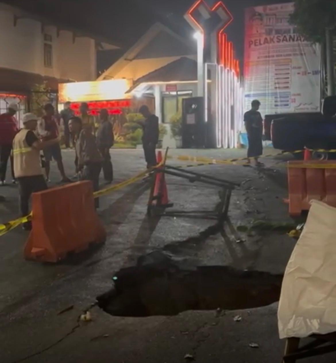 Jalan Ambles di Jalan dr Wahidin Semarang. (matasemarang.com/Lia Dina)