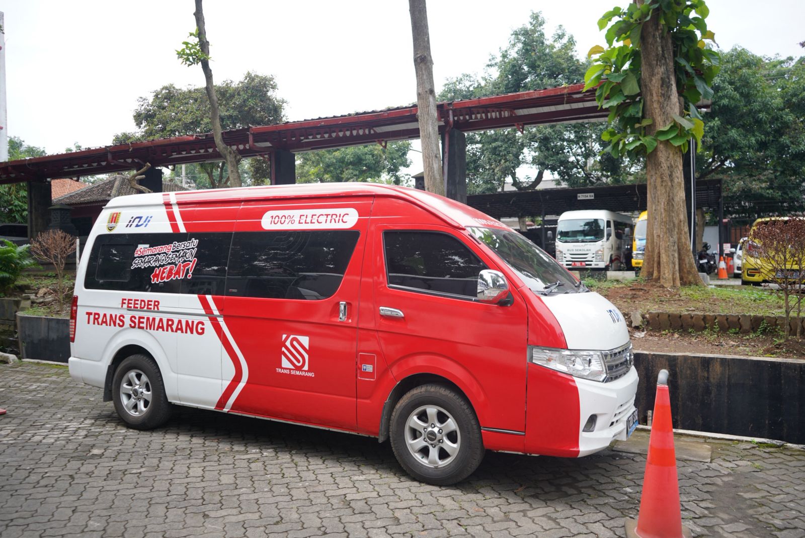 Trans Semarang uji coba armada feeder listrik di rute Ngaliyan-Krokosono (foto: Trans Semarang) Trans Semarang uji coba armada feeder listrik di rute Ngaliyan-Krokosono (foto: Trans Semarang)