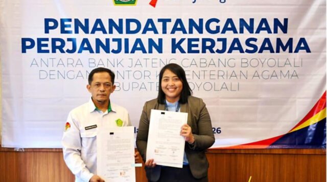 Penandatanganan kerja sama Bank Jateng Cabang Boyolali dengan Kemenag Boyolali untuk pengelolaan gaji ASN dan PPPK (foto: Bank Jateng)