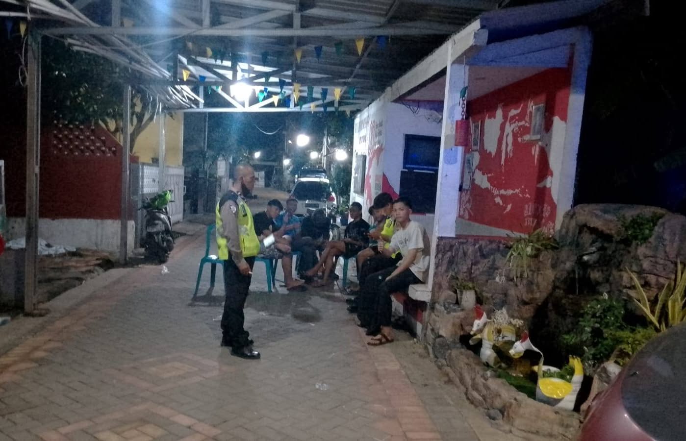 Petugas Polsek Genuk melakukan patroli malam di kawasan Jembatan Sukarela, Rabu 18 Februari 2026 (foto: Polsek Genuk) Petugas Polsek Genuk melakukan patroli malam di kawasan Jembatan Sukarela, Rabu 18 Februari 2026 (foto: Polsek Genuk)