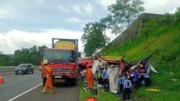 Tiga truk terlibat kecelakaan di KM 431 Tol Ungaran, Sabtu 7 Maret 2026 (foto: Polres Semarang)