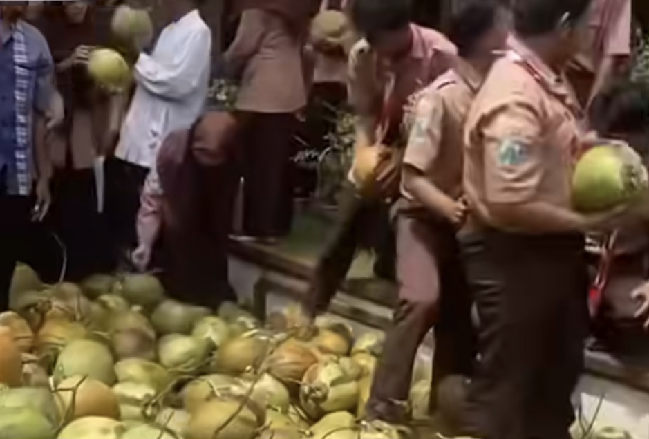 Kelapa utuh Kelapa utuh