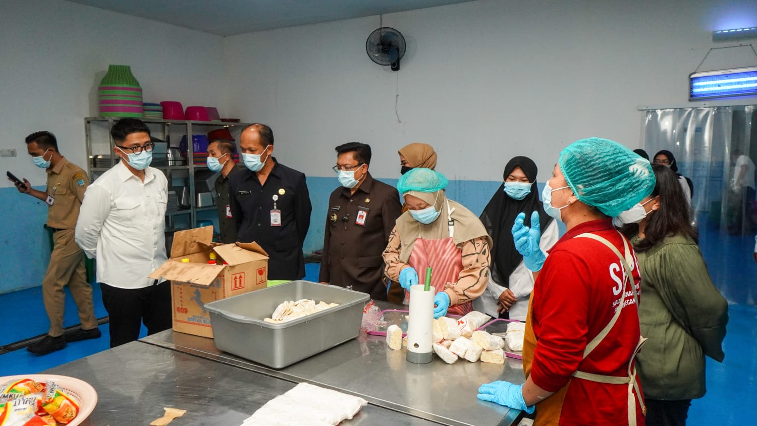 Wali Kota Salatiga Robby Hernawan melakukan sidak ke dapur penyedia MBG, Senin 2 Maret 2026 (foto: Pemkot Salatiga)