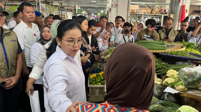 Wali Kota Semarang memantau harga di Pasar Peterongan. (matasemarang.com/Lia Dina)