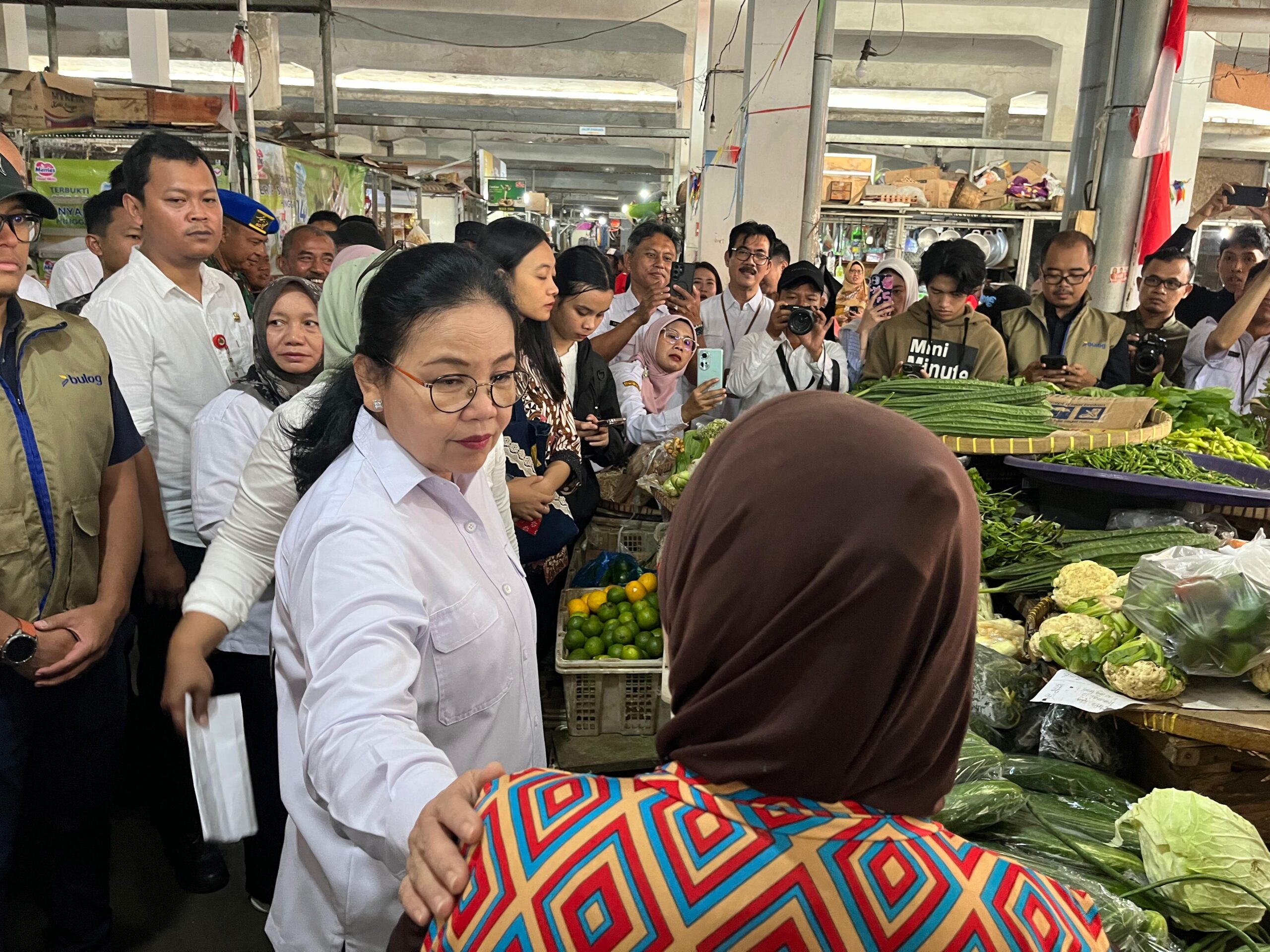 Wali Kota Semarang memantau harga di Pasar Peterongan. (matasemarang.com/Lia Dina)