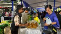 gerakan pasar murah di kecamatan Semarang Barat. (matasemarang.com/Lia DIna)