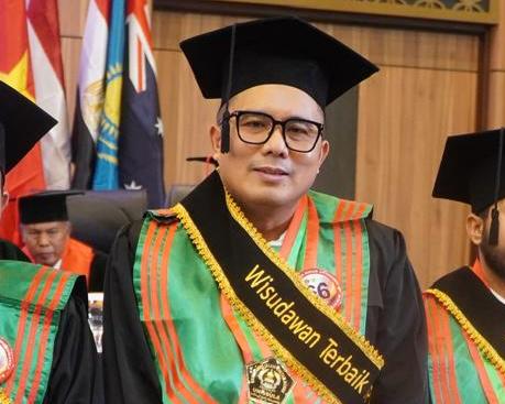 Wakil Ketua DPRD Provinsi Jawa Tengah Dr Mohammad Saleh resmi meraih gelar Doktor Ilmu Hukum dari Unissula Semarang Wakil Ketua DPRD Provinsi Jawa Tengah Dr Mohammad Saleh resmi meraih gelar Doktor Ilmu Hukum dari Unissula Semarang
