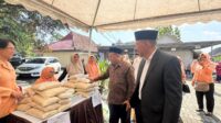 Suasana hangat Bazar Murah Ramadan DWP Unsoed, masyarakat antusias mendapatkan kebutuhan pokok dengan harga terjangkau (foto: Humas Unsoed)