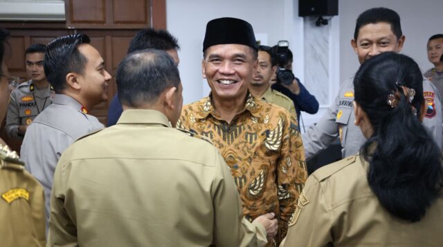 Ketua DPRD Jateng Sumanto saat memberikan imbauan terkait stabilitas harga sembako menjelang Idulfitri.
