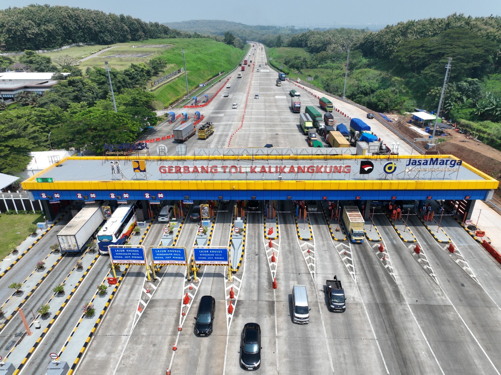 Gerbang Tol Kalikangkung. (matasemarang.com/Lia dina)