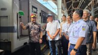 Suasana keberangkatan program balik rantau gratis di Stasiun Tawang Semarang (foto: Bank Jateng)