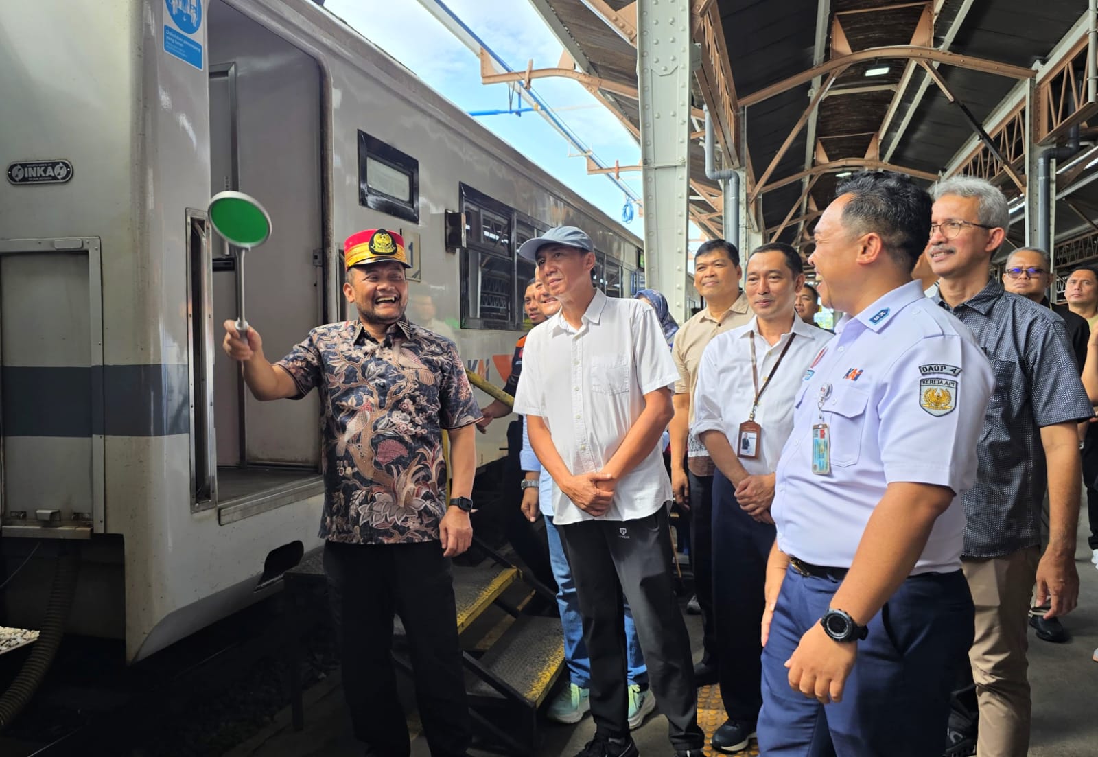 Suasana keberangkatan program balik rantau gratis di Stasiun Tawang Semarang (foto: Bank Jateng) Suasana keberangkatan program balik rantau gratis di Stasiun Tawang Semarang (foto: Bank Jateng)