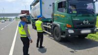 Polisi memberikan imbauan kepada pengemudi agar memanfaatkan rest area untuk beristirahat (foto: Polda Jateng)