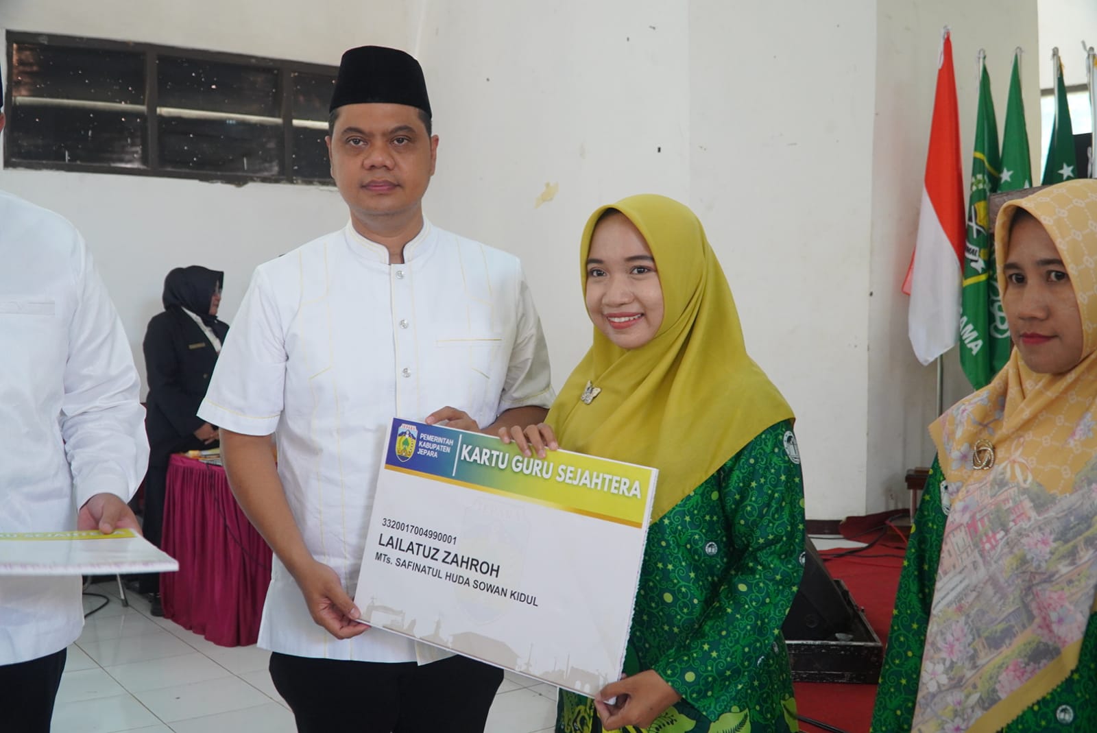 Bupati Jepara Witiarso Utomo saat mencanangkan Program Kartu Guru Sejahtera 2026 (foto: Pemkab Jepara)