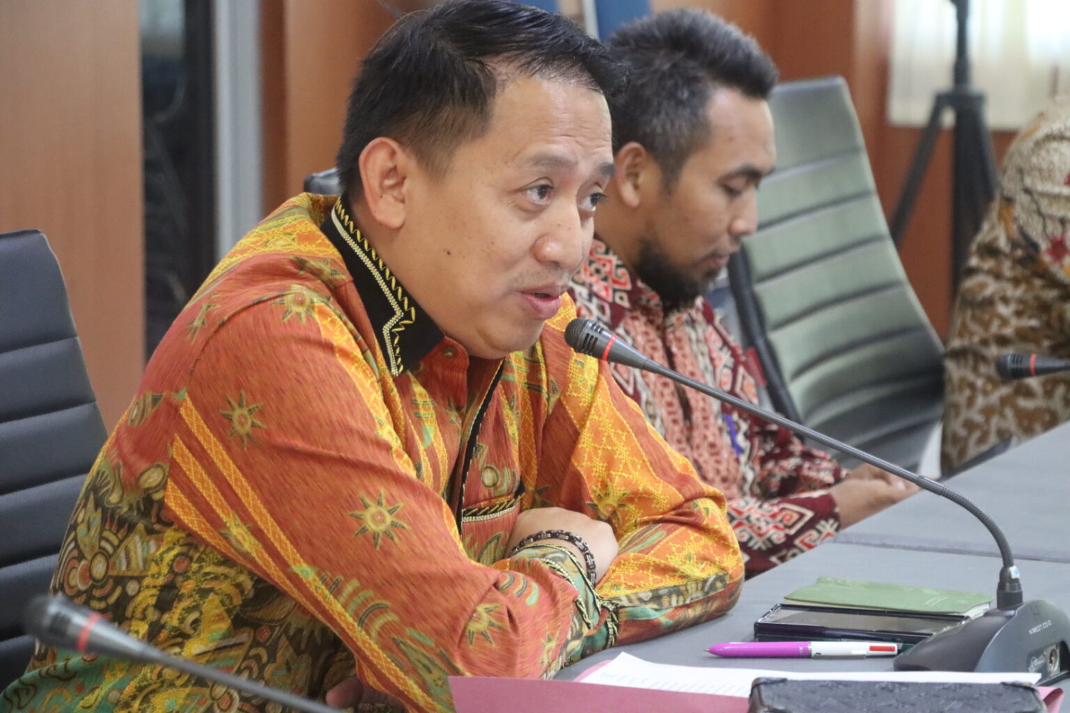 Komisi D DPRD Jateng saat berdiskusi dengan DPUPR Kota Madiun terkait standarisasi jalan