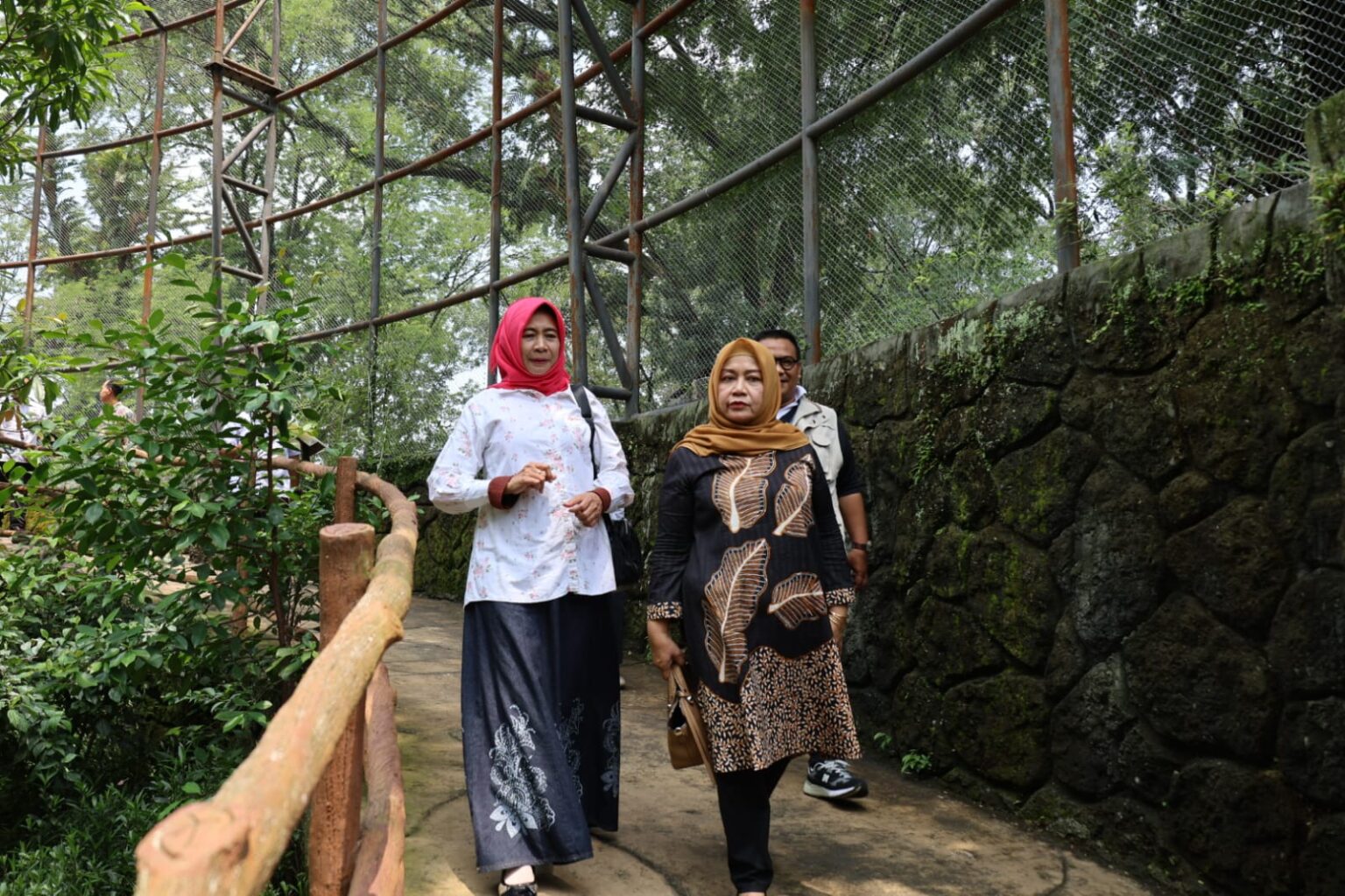 Komisi B DPRD Jateng saat diskusi di Taman Satwa Taru Jurug (foto: DPRD Jateng)