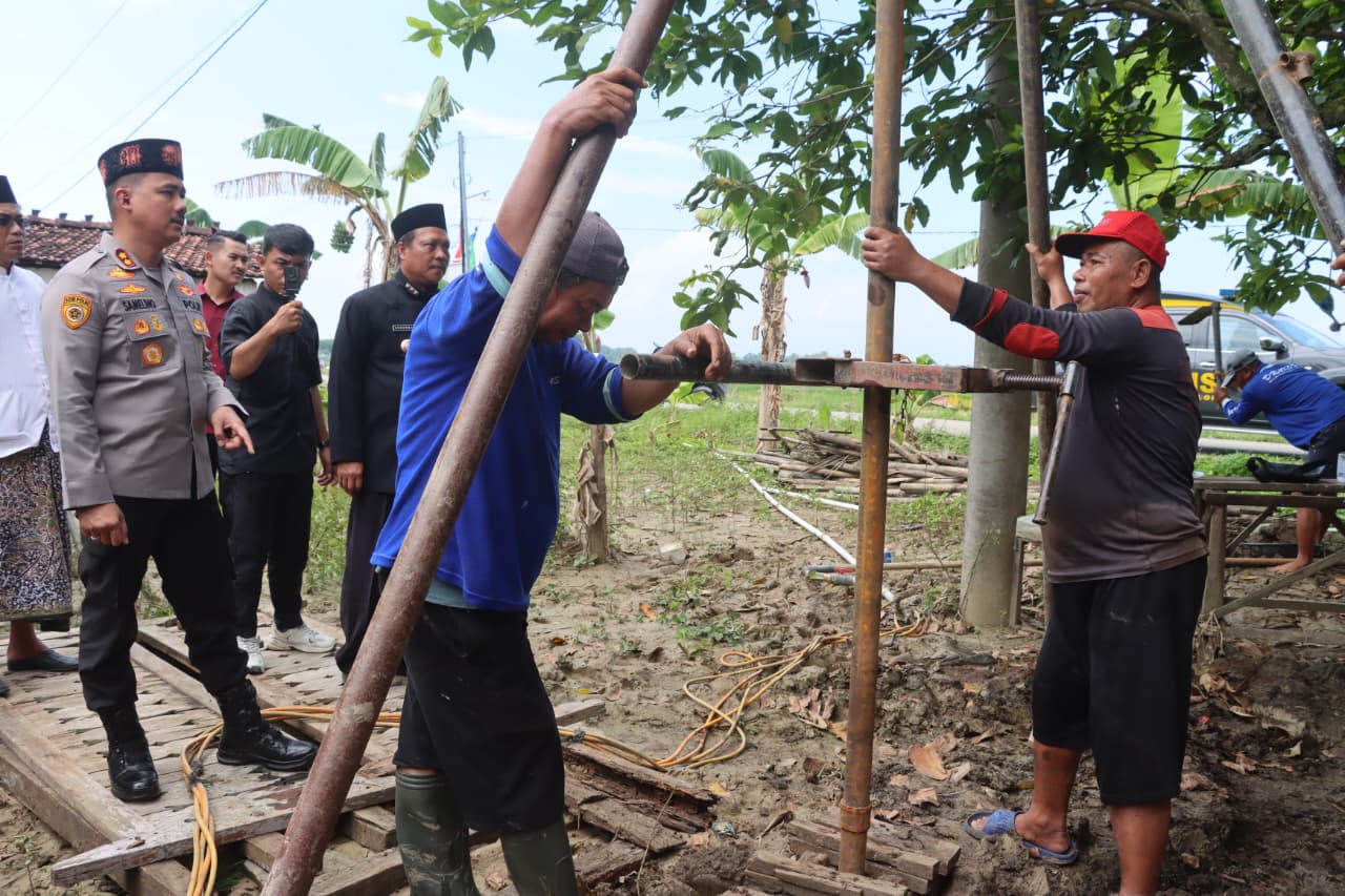 Polres Demak menginisiasi pembangunan sumur bor di Dukuh Solondoko, Desa Trimulyo (foto: Polres Demak)