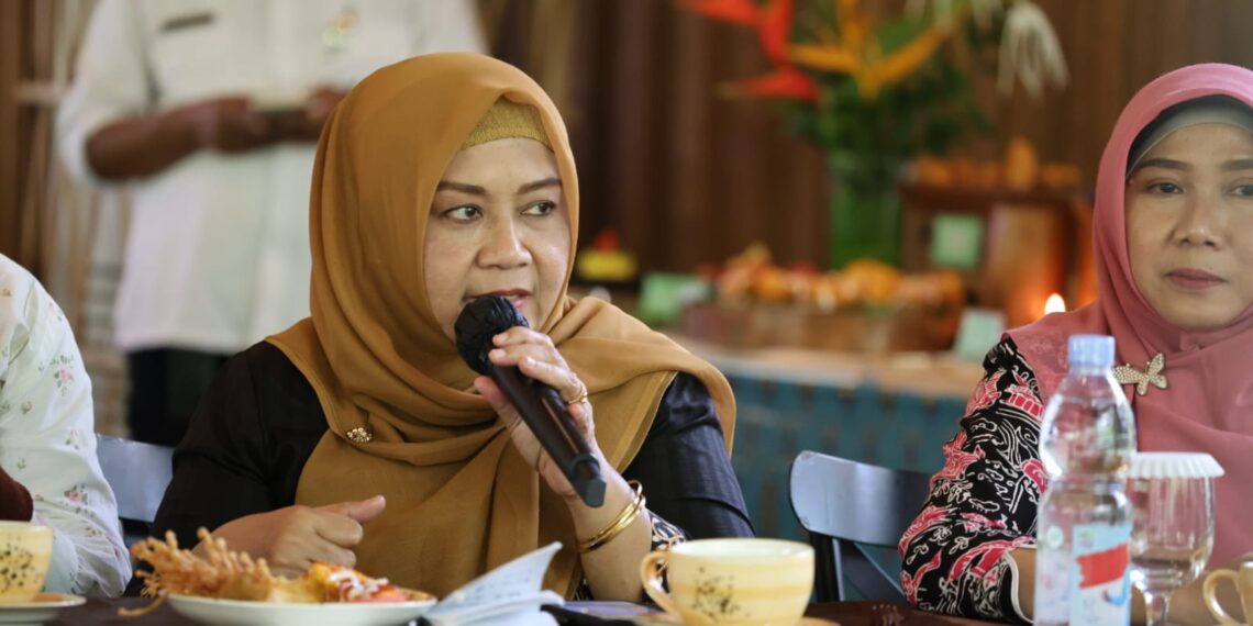 Ketua Komisi B DPRD Jateng Sri Hartini saat diskusi di Taman Satwa Taru Jurug (foto: DPRD Jateng)