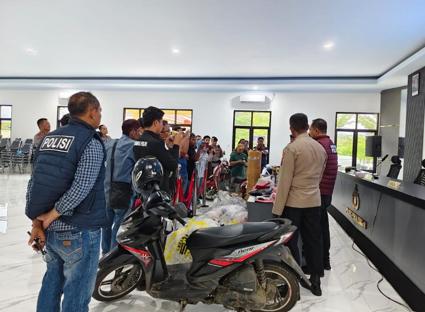 Konferensi pers kasus pencurian sepeda bermotor di Pekalongan (foto: Polres Pekalongan) Konferensi pers kasus pencurian sepeda bermotor di Pekalongan (foto: Polres Pekalongan)