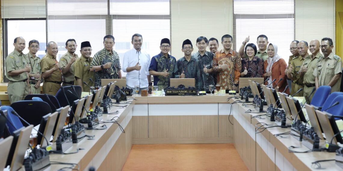 Rapat DPRD Jateng membahas usulan pembangunan sekolah di Kecamatan Sumbang, Banyumas 30 Maret 2026 (foto: DPRD Jateng)
