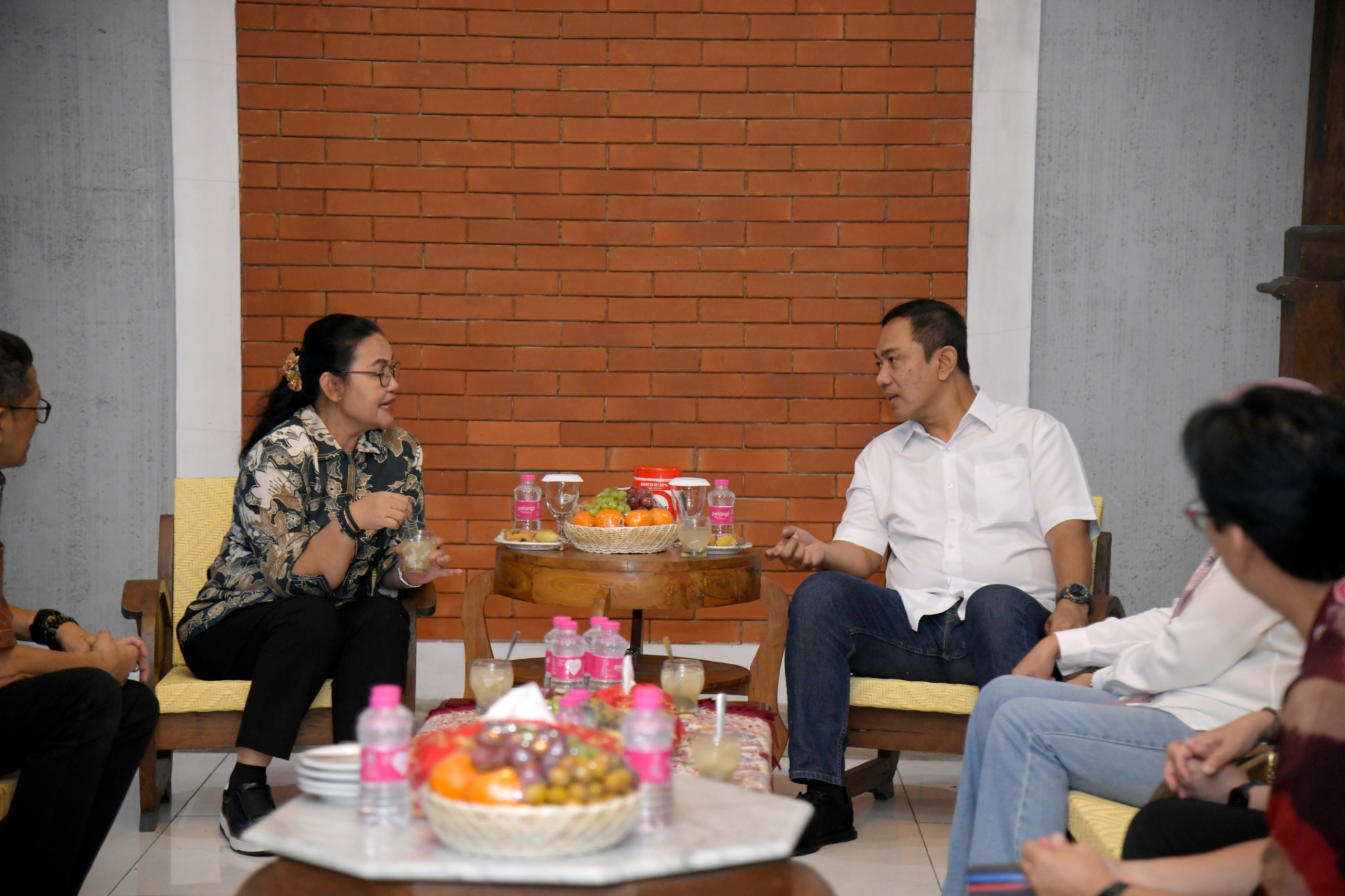 Wali kota Agustina silaturahmi ke rumah mantan wali kota semarang. (matasemarang.com/Lia Dina)