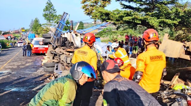 Kecelakaan karambol maut di Wonosobo Rabu 8 April 2026 (foto: Basarnas Semarang)