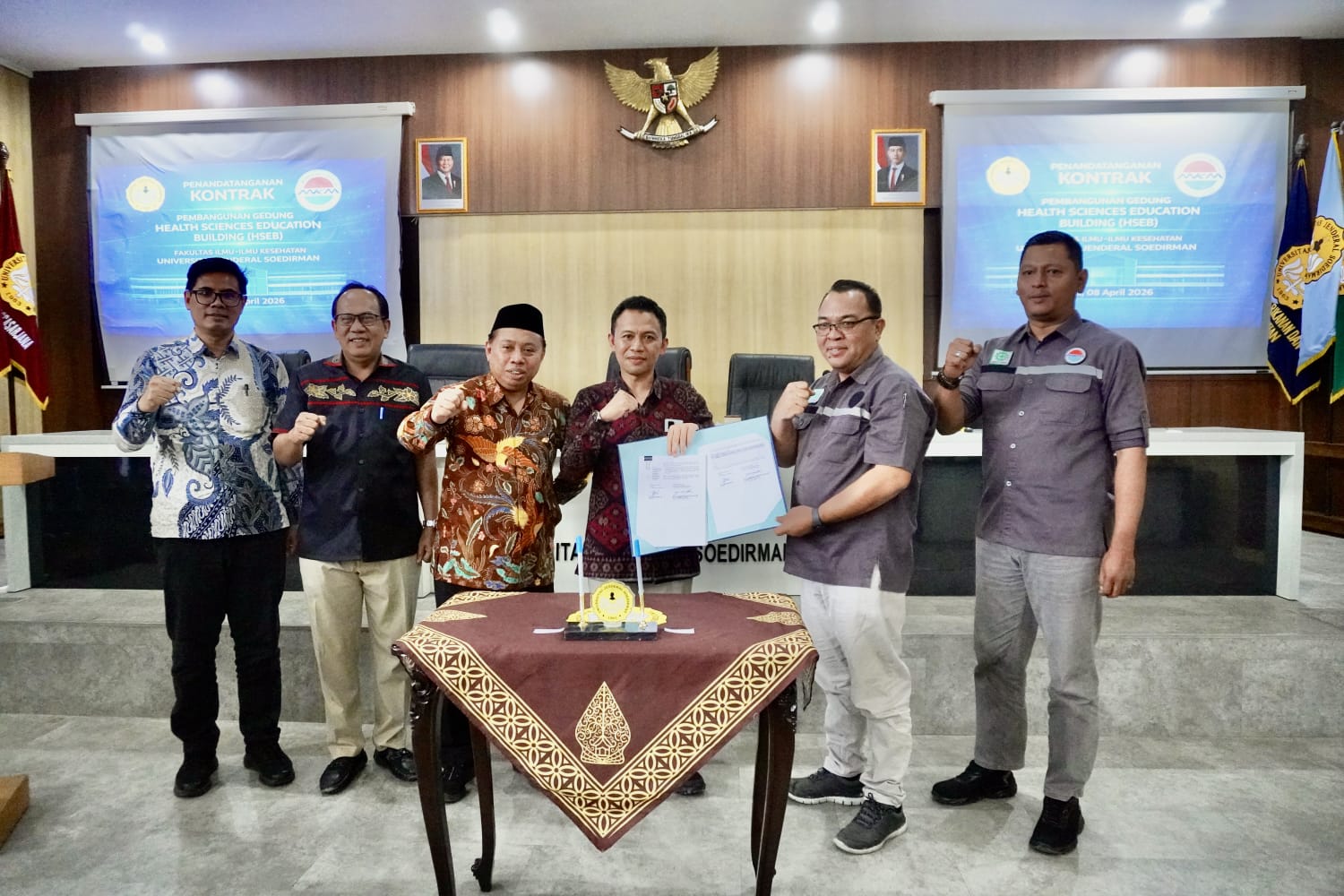 Penandatanganan kontrak pembangunan HSEB di Gedung Rektorat Unsoed, Rabu 8 April 2026 (foto: Humas Unsoed) Penandatanganan kontrak pembangunan HSEB di Gedung Rektorat Unsoed, Rabu 8 April 2026 (foto: Humas Unsoed)