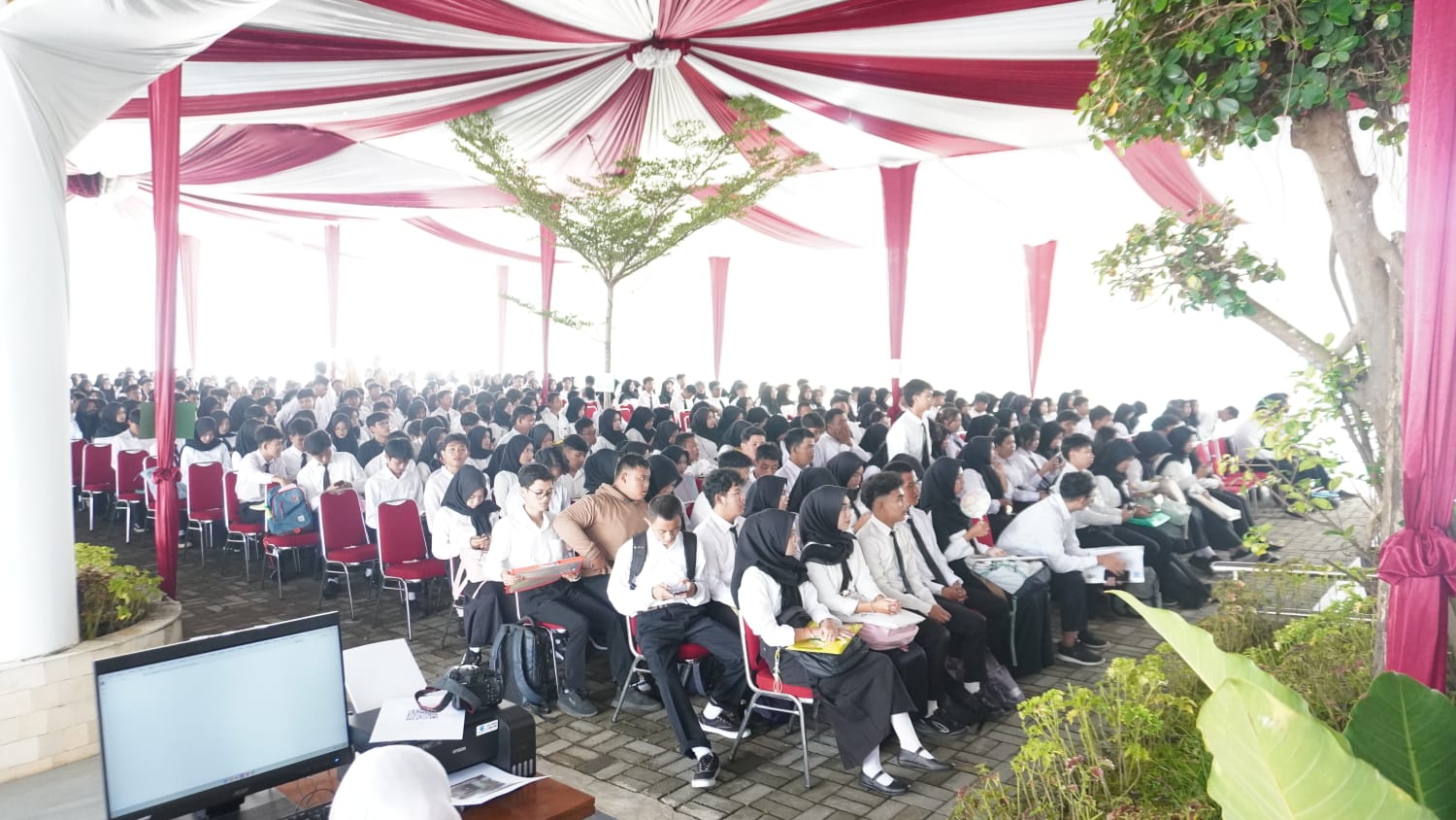 Calon mahasiswa baru Unsoed mengikuti registrasi fisik jalur SNBP 2026 (foto: Humas Unsoed)