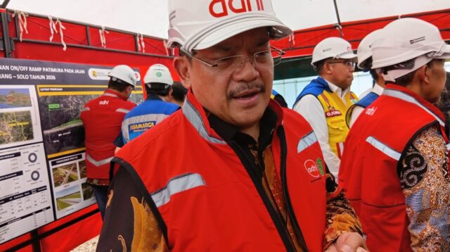 Wali Kota Salatiga Robby Hernawan saat meninjau lahan pembangunan Taman Wisata Religi Salatiga