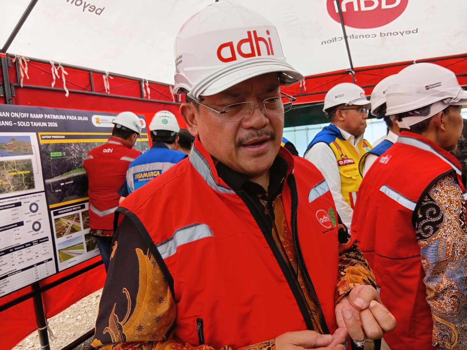 Wali Kota Salatiga Robby Hernawan saat meninjau lahan pembangunan Taman Wisata Religi Salatiga