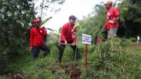 Ketua DPRD Jateng Sumanto membuka gerakan penanaman pohon Jogo Kali Merawat Bumi (foto: DPRD Jateng)