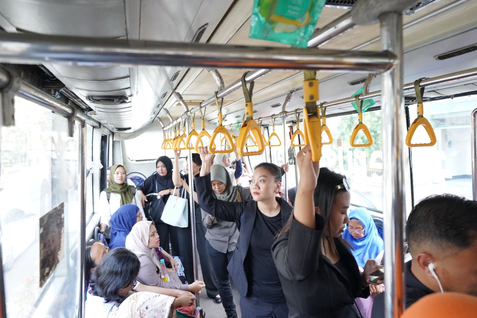 penumpang Trans Semarang (foto: Trans Semarang)