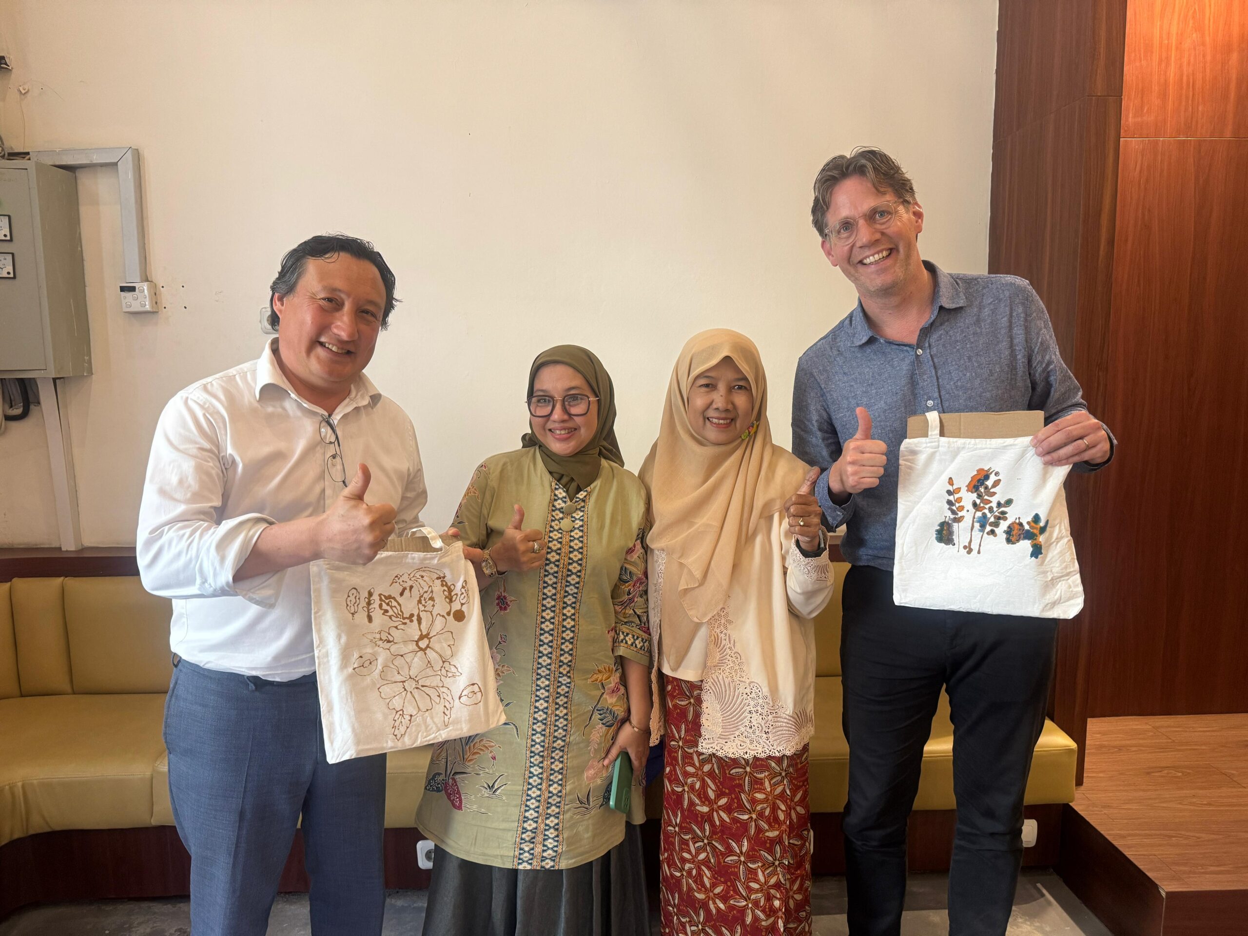 Delegasi Kedubes Belanda mengunjungi Galeri Industri Kreatif Semarang