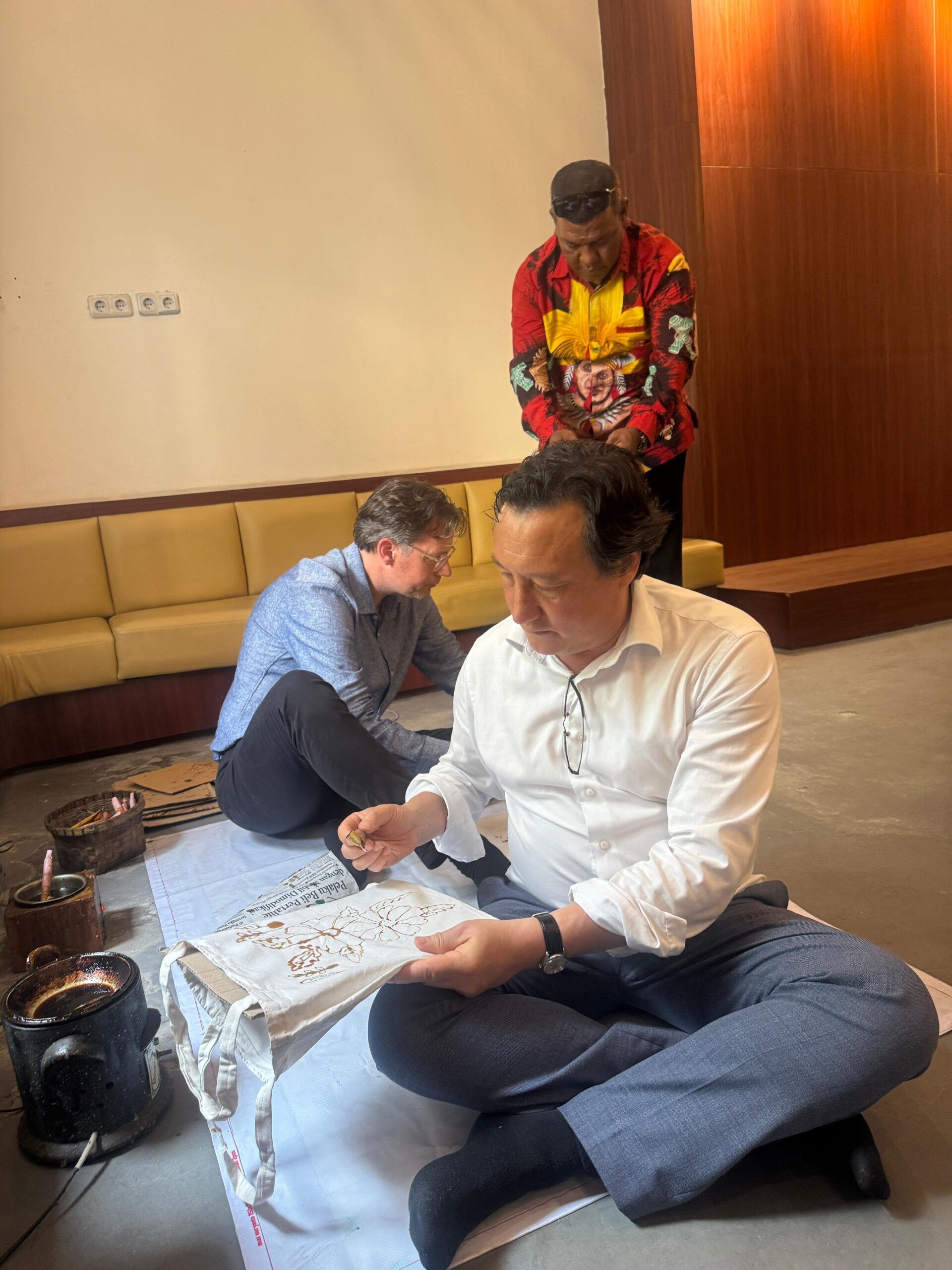 Delegasi Kedubes Belanda mengunjungi Galeri Industri Kreatif Semarang