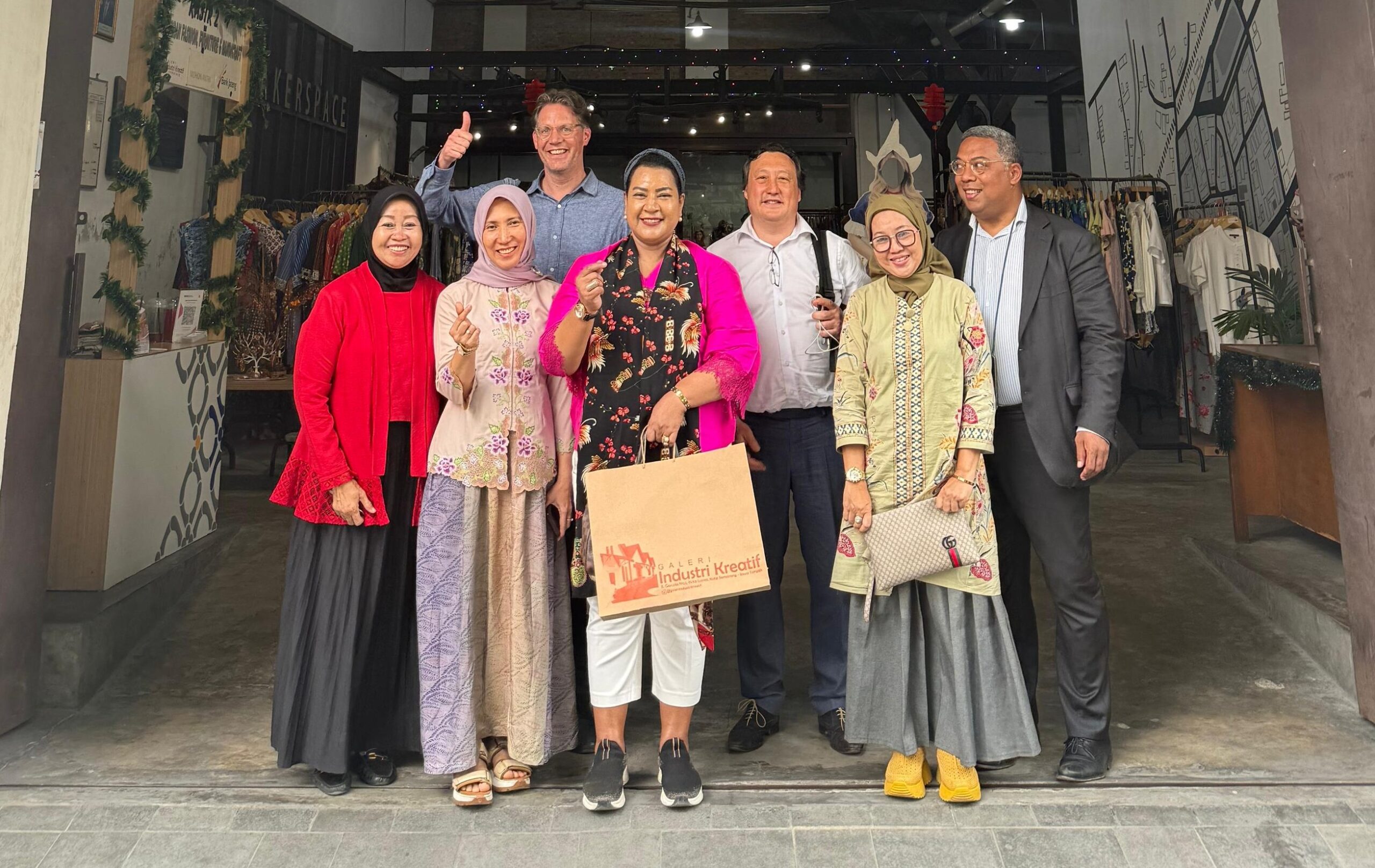 Delegasi Kedubes Belanda mengunjungi Galeri Industri Kreatif Semarang