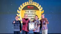 Bank Jateng Bambang menerima penghargaan Regional Champion 2026 di Solo (foto: Bank Jateng)