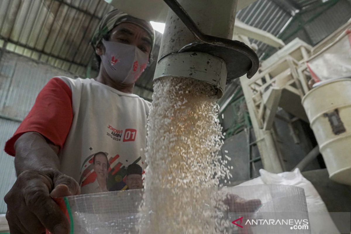 antarafoto-harga-beras-di-eks-karesidenan-banyumas-stabil-290421-iz-3