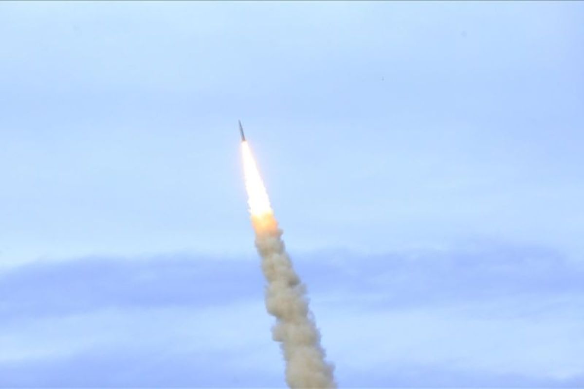 ilustrasi-rudal-Iran