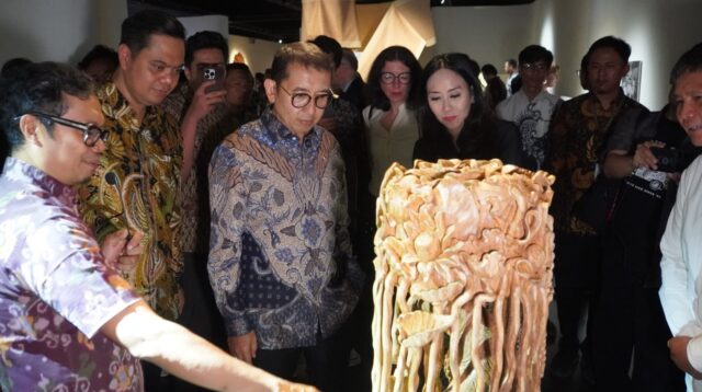 Menteri Kebudayaan Fadli Zon dalam pembukaan pameran "Tatah" pada 29 April 2026 (foto: Pemkab Jepara)
